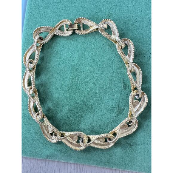 Vintage Givenchy Gold Tone with White Tear Drop Inset Collar Necklace 1980's - Picture 4 of 8